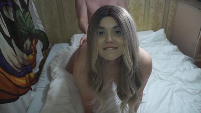 Alexa Mills впервые участвует в сексе перед камерой