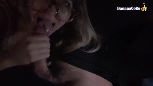 Слюнявый отсос от BananaCoko в кинотеатре